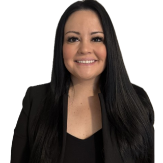 Headshot of Jenn Delatorre